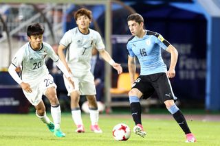 SUWON, SOUTH KOREA - MAY 24: Federico Valverde #16 of Uruguay in action during the FIFA U-20 World Cup Korea Republic 2017 group D match between Uruguay and Japan at Suwon World Cup Stadium on May 24, 2017 in Suwon, South Korea. (Photo by Koji Watanabe/Getty Images) Arsenal and Real Madrid