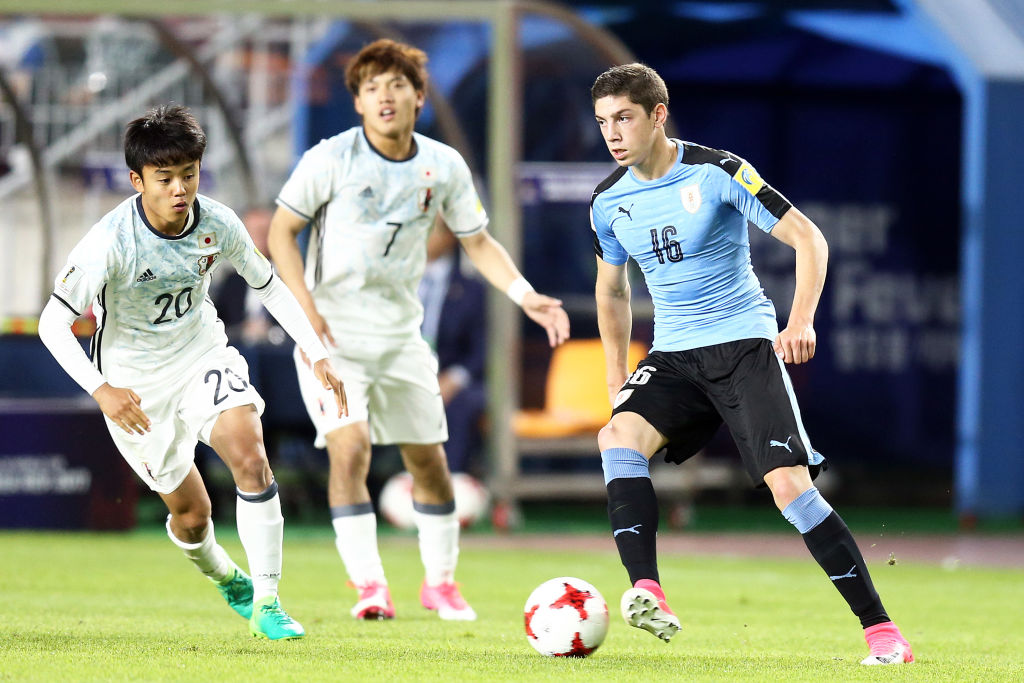 SUWON, SOUTH KOREA - MAY 24: Federico Valverde #16 of Uruguay in action during the FIFA U-20 World Cup Korea Republic 2017 group D match between Uruguay and Japan at Suwon World Cup Stadium on May 24, 2017 in Suwon, South Korea. (Photo by Koji Watanabe/Getty Images) Arsenal and Real Madrid