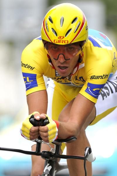 Overnight race leader Alberto Contador (Astana) finished sixth and dropped to fourth overall.