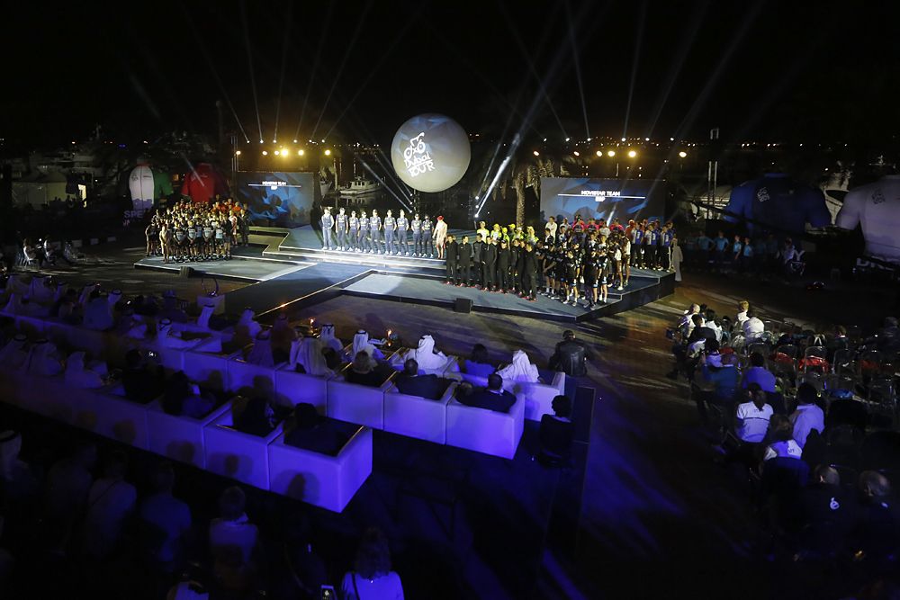 The teams are presented for the Dubai Tour