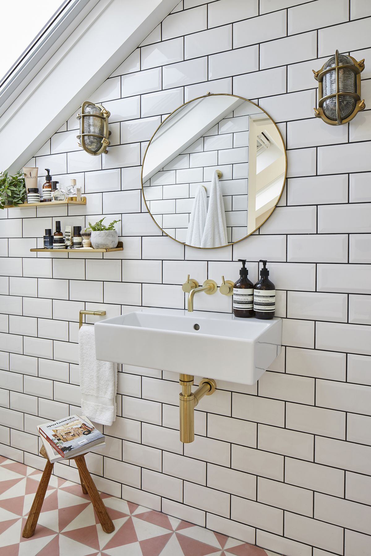 23 small ensuite ideas that transform tiny into tremendous | Homebuilding