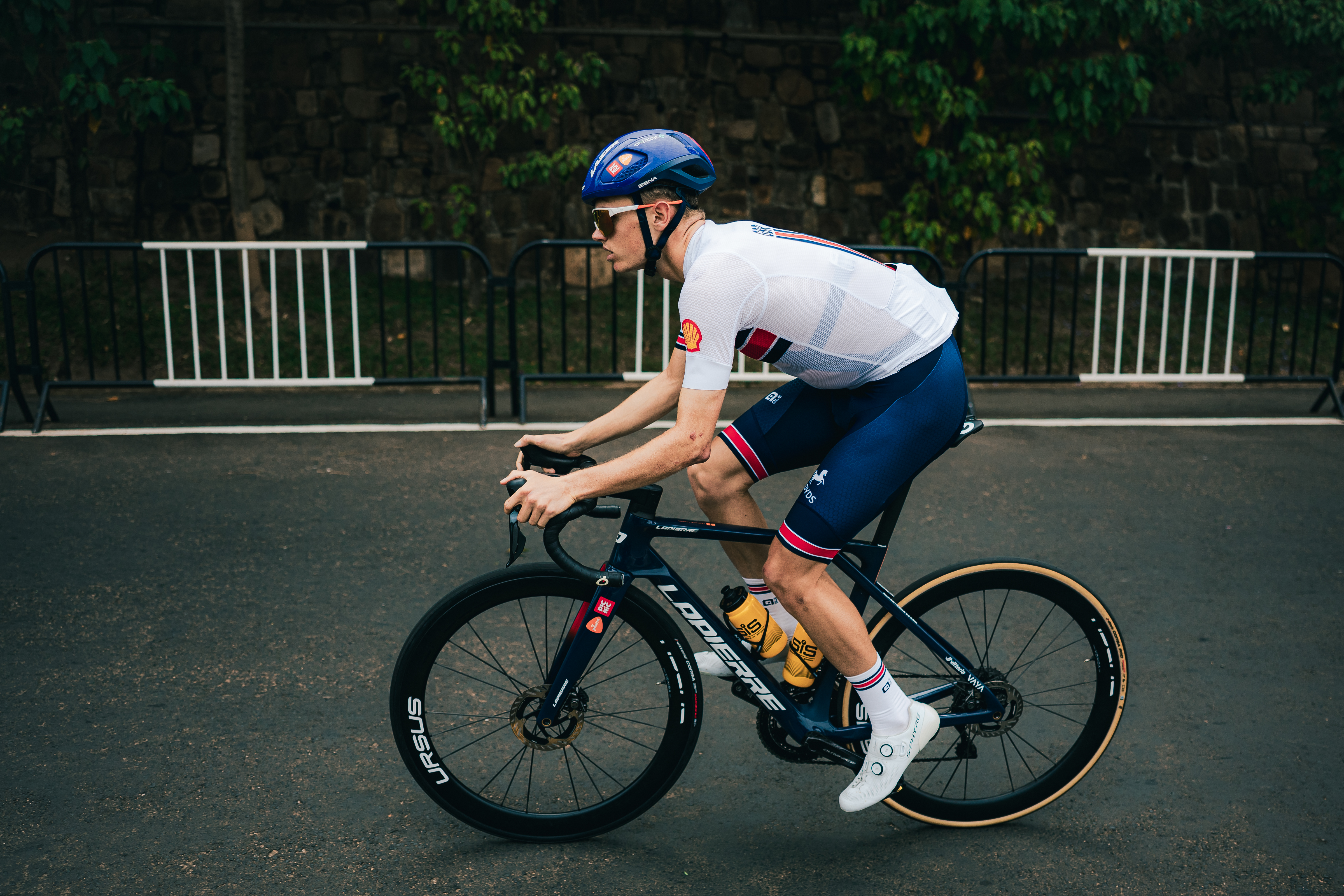 Oscar Onley trains for the 2025 Road World Championships