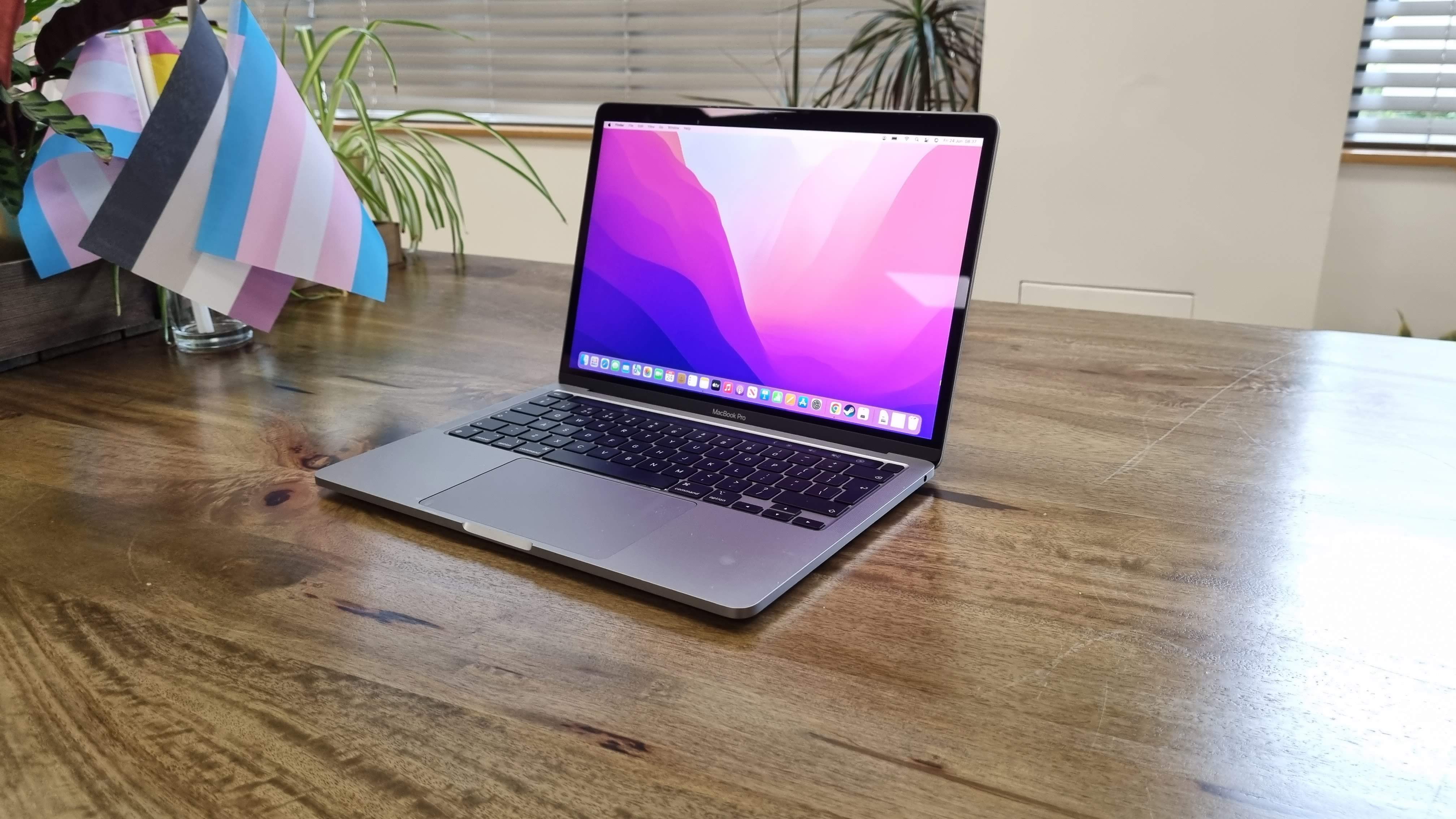 13 tuuman MacBook Pro (M2, 2022)