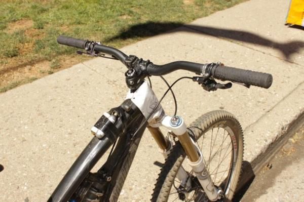 Weir's ultra-wide 740mm Vanderham signature handlebars.