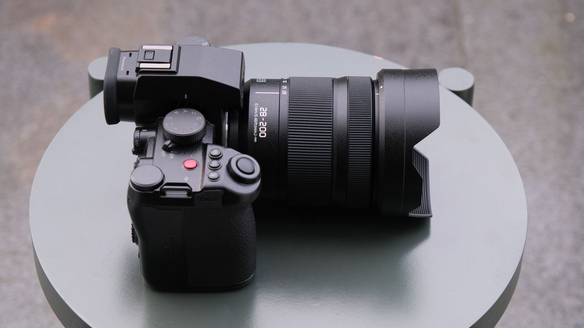 Panasonic Lumix S 28-200mm attached to a camera sat on a green table