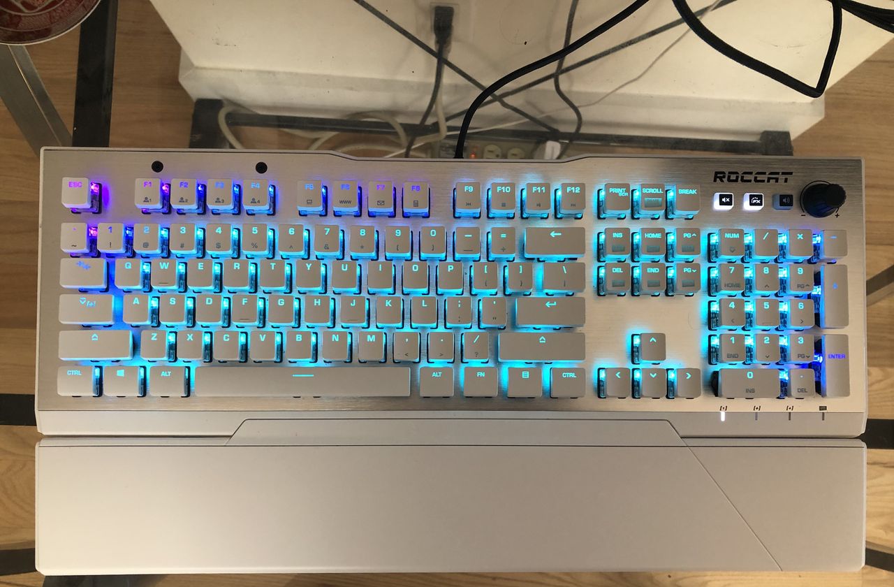 Roccat Vulcan 122 Aimo