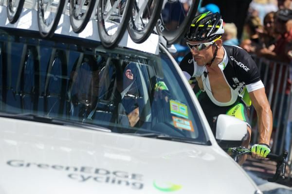 An early chat before the stage gets serious.