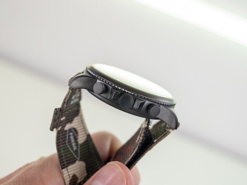 Fossil Gen 6 Buttons Crown