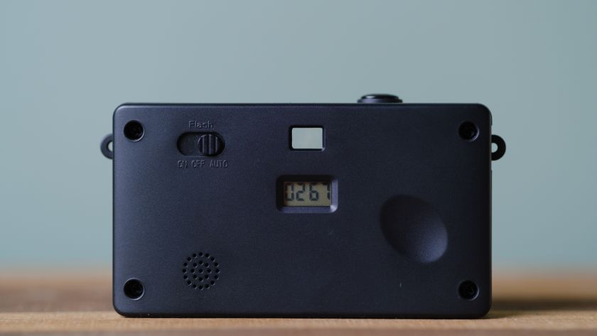 The Camp Snap, in forest green, sits on a table