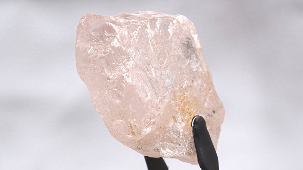 These arent diamonds/rough diamonds are they? The 3 unique rocks