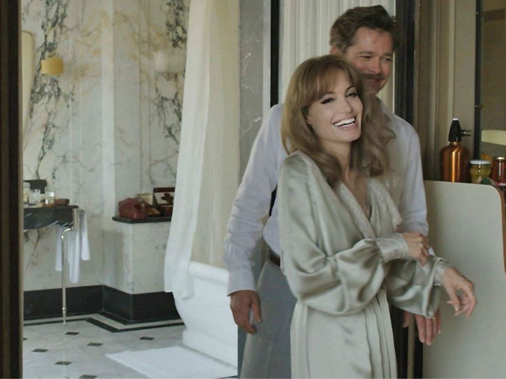 Anelina Jolie And Bradd Pitt In By The Sea