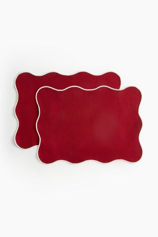 2-Pack Scallop-Edged Placemats