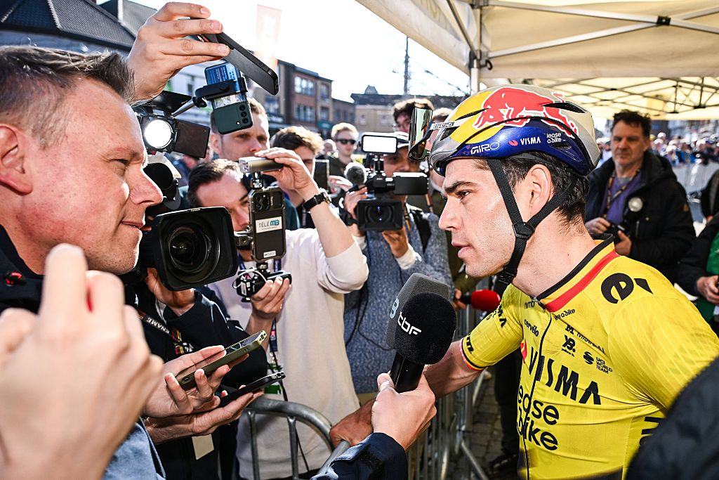 Visma-Lease a Bike Belgian rider Wout Van Aert answers questions from journalists prior to the start of the men's one-day cycling race &amp;quot;Ename Samyn Classic&amp;quot;, 203,8km from Quaregnon to Dour on March 3, 2026. (Photo by MAARTEN STRAETEMANS / Belga / AFP) / Belgium OUT