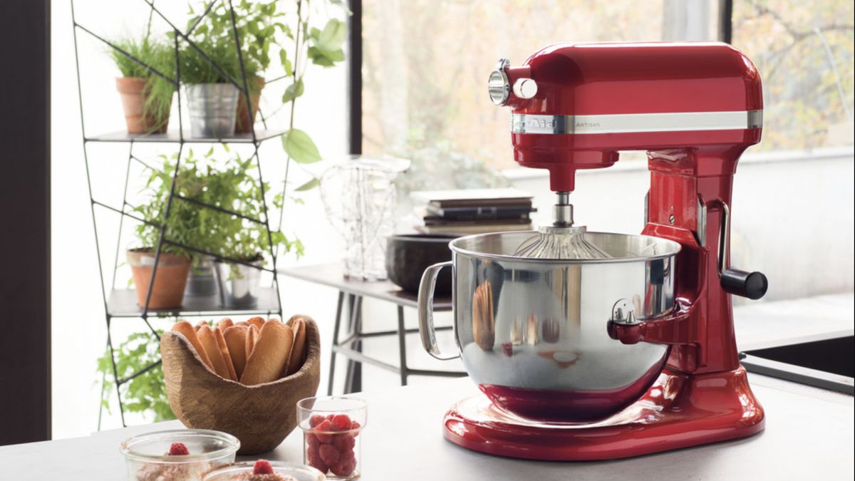 Get £220 off the KitchenAid Artisan stand mixer as Currys ...