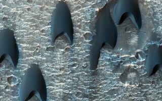 V-Shaped Dune Field Formation on Mars