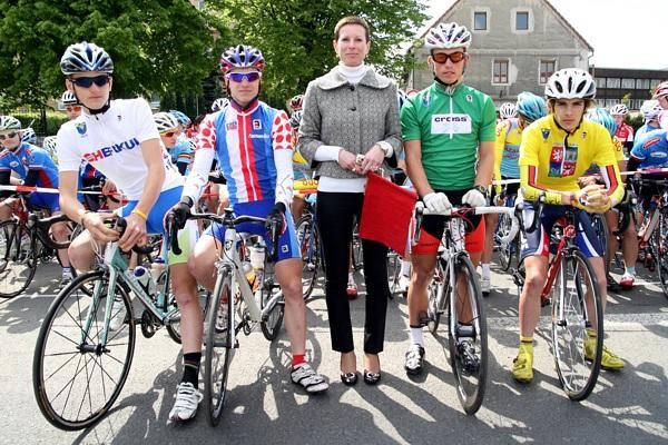 The leaders following stage 1