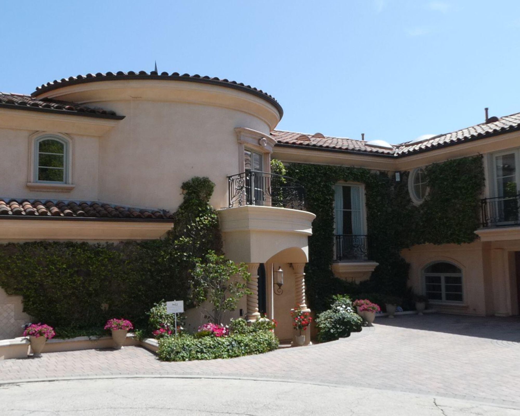 Jennifer Aniston's privacy planting at her former home