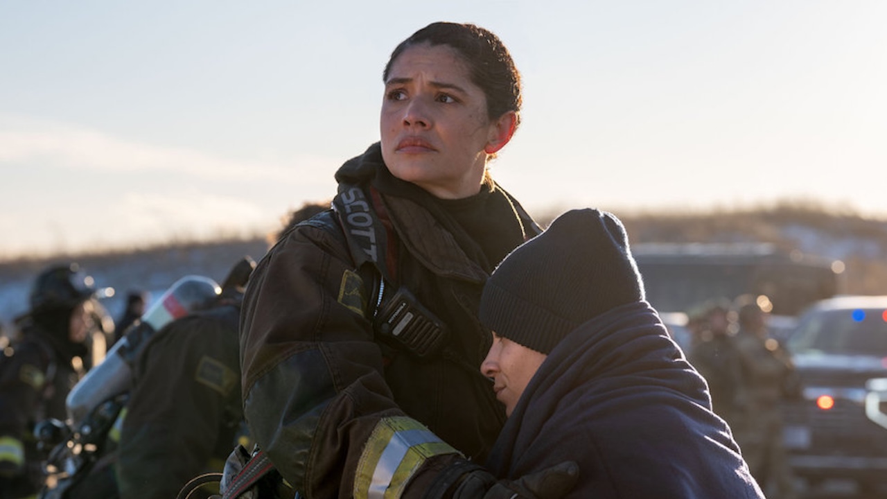 वन शिकागो 2026 क्रॉसओव्हर इव्हेंटमध्ये स्टेला किड एअरफील्डवर तणावग्रस्त दिसत आहे