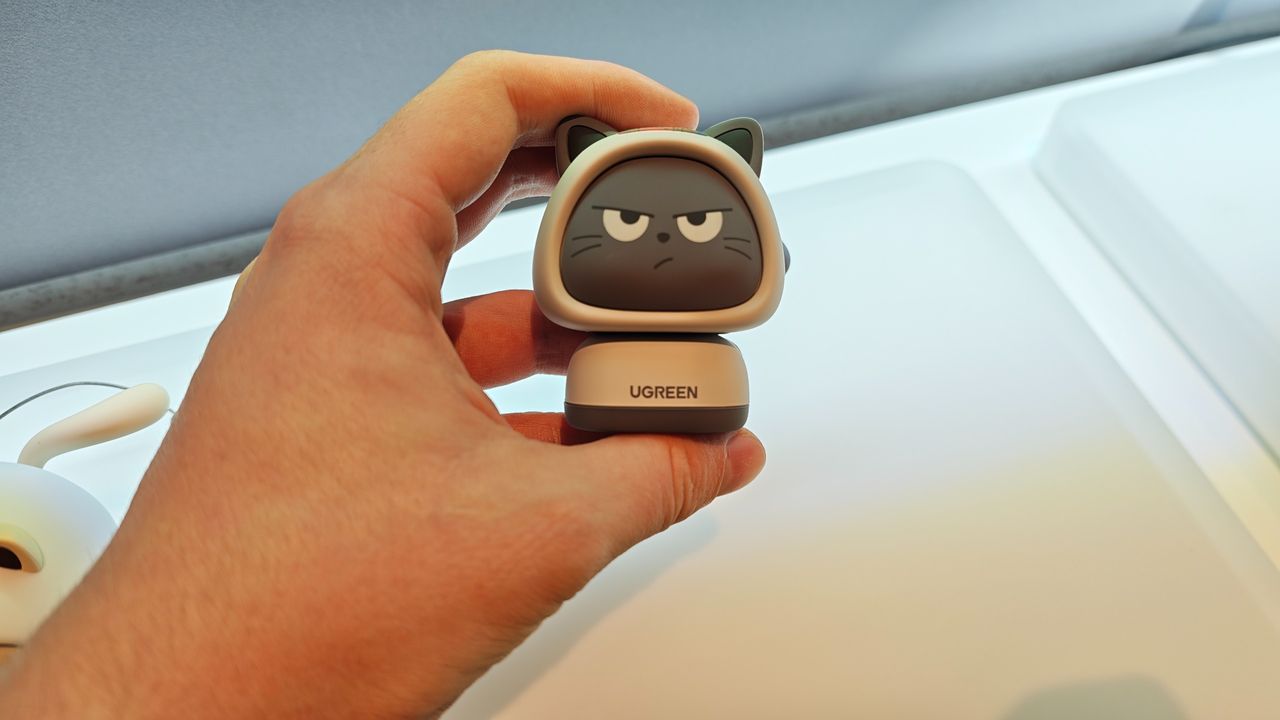 Man holding Cat version of the UGreen Uno 45W Gan Fast Charger
