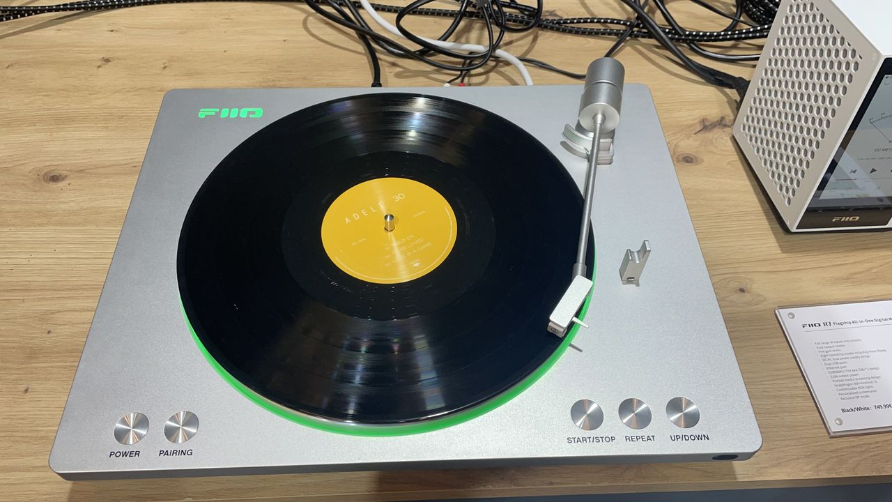 FiiO TT13 turntable on display