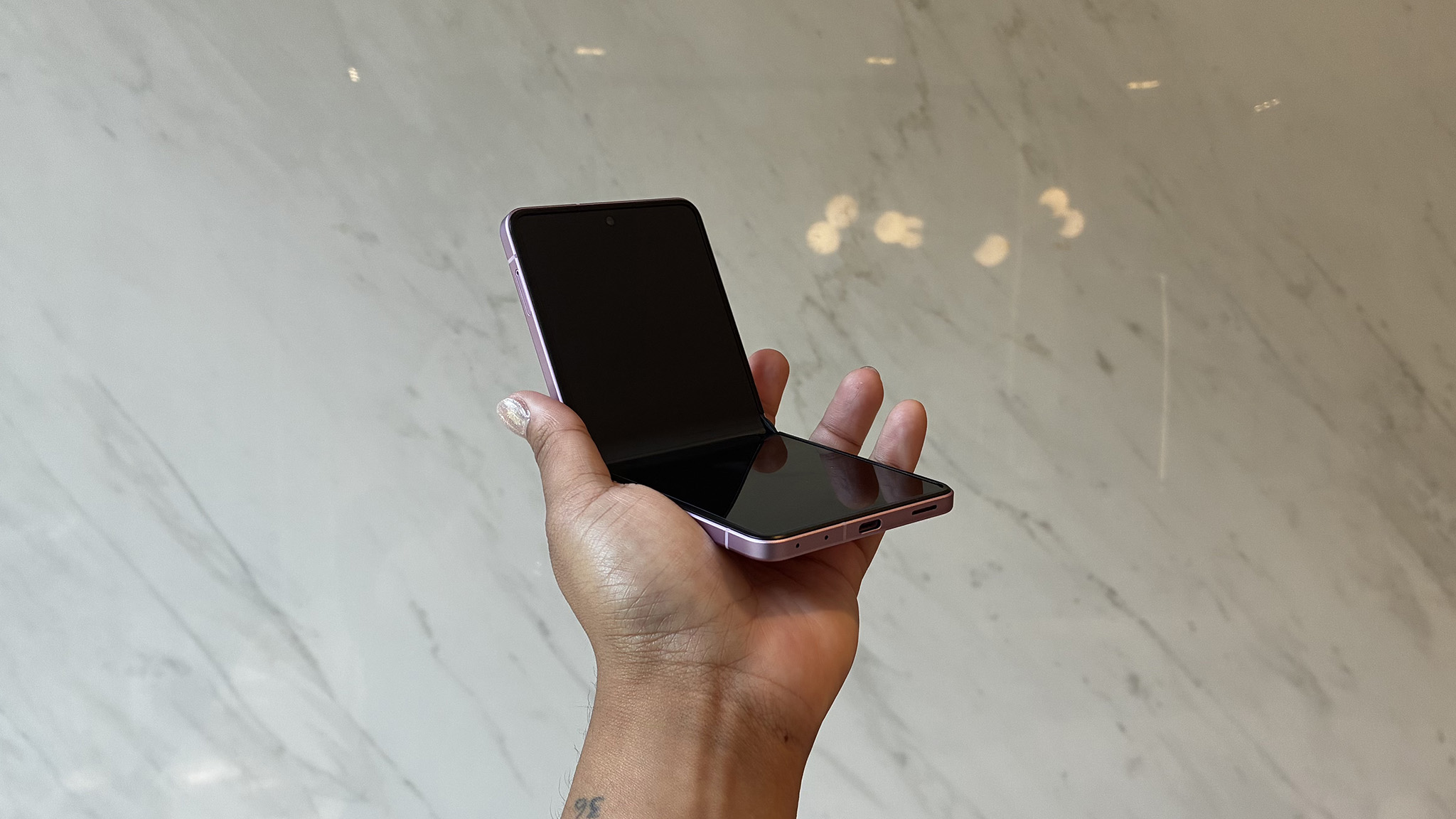 Hands-on with the Samsung Galaxy Z Flip 8