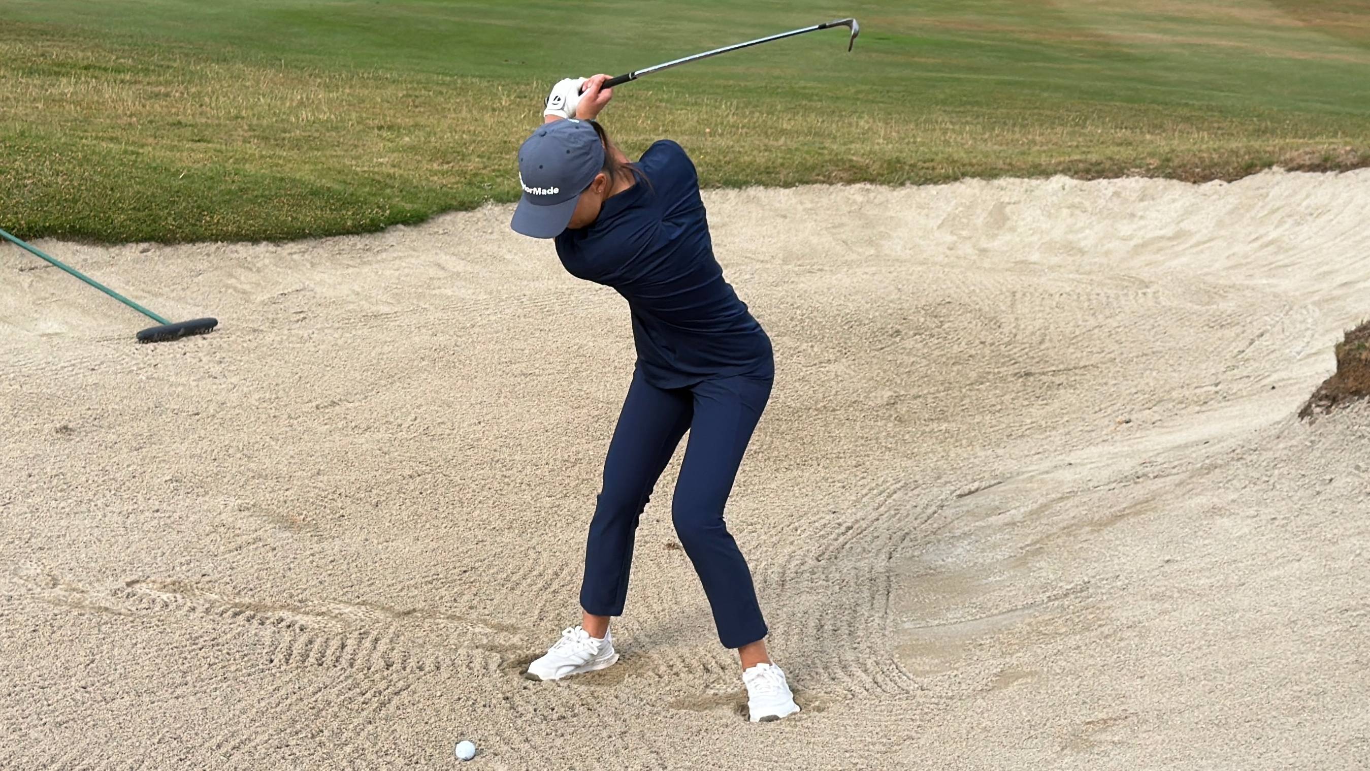 Jess Ratcliffe hitting a bunker shot
