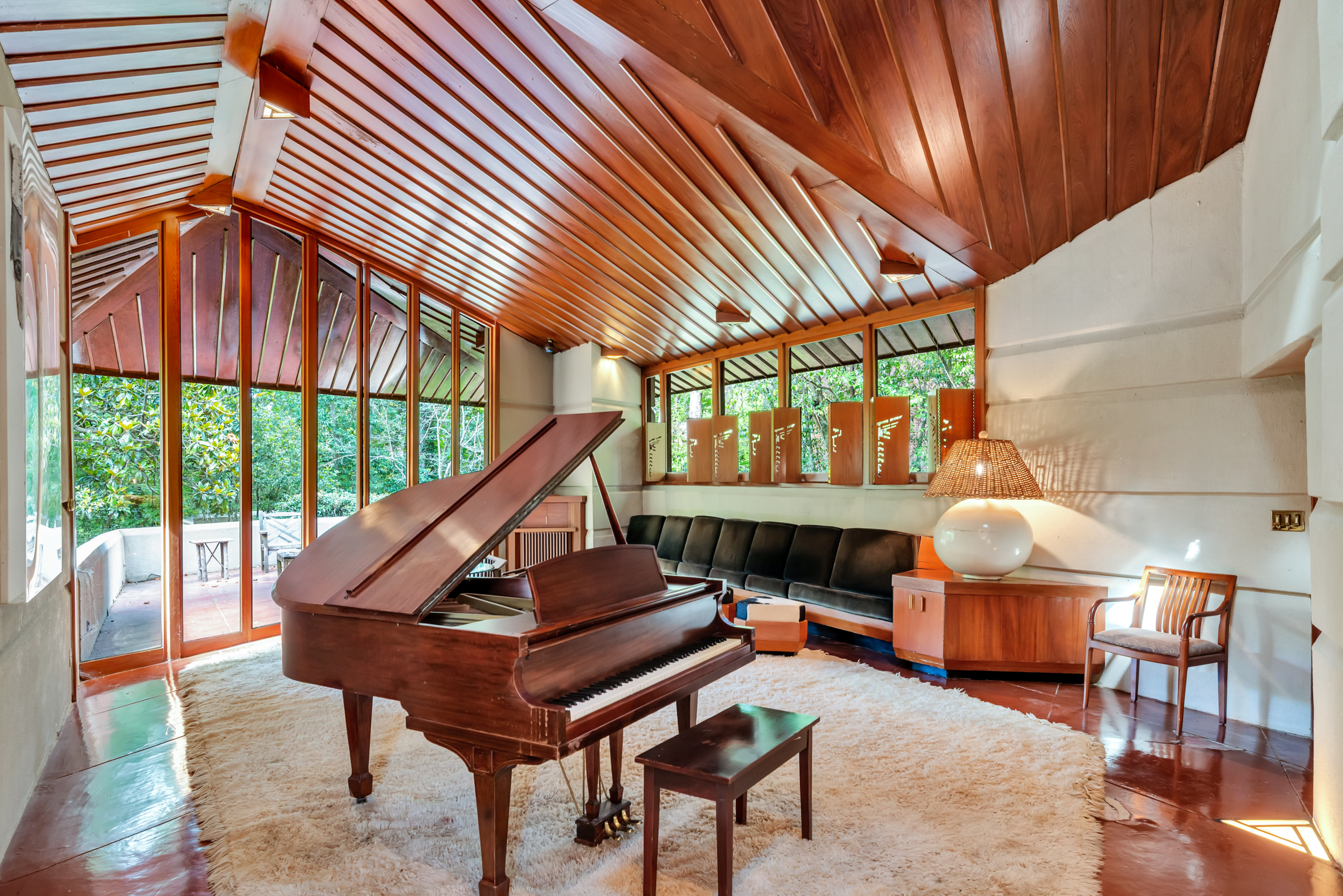 the fountainhead by frank lloyd wright, also known as J. Willis Hughes House