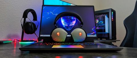 Image of the Alienware Tri-Mode Wireless Gaming Headset (AW920H).