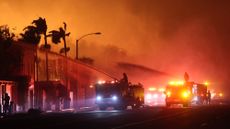 Firefighters battle blaze in Los Angeles