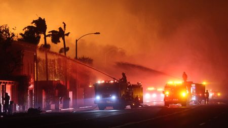 Firefighters battle blaze in Los Angeles