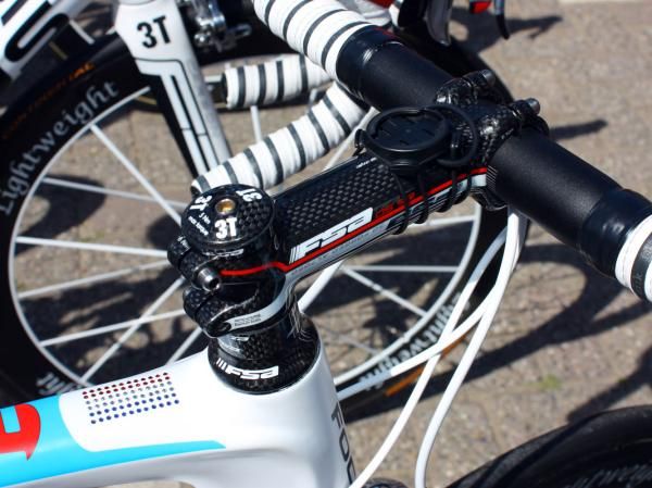 FSA's OS-99 stem features a carbon exterior surrounding a thin aluminum core.