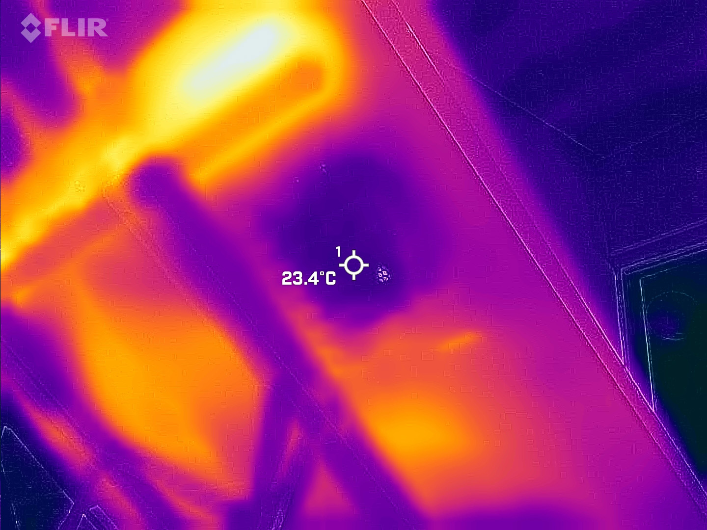 Lenovo LOQ 15IAX9I temperatures detected with a FLIR thermal camera