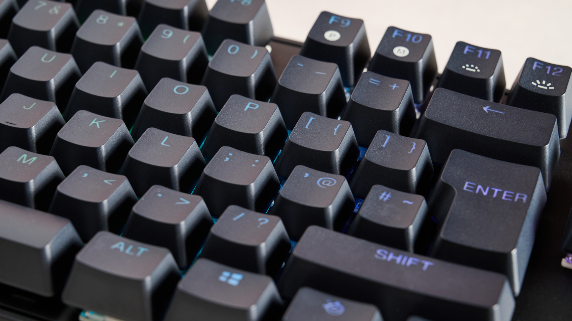 Close-up of right keys on SteelSeries Apex Pro TKL Wireless Gen 3