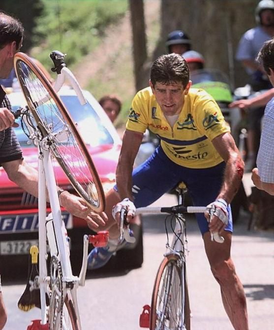 Abraham Olano (Banesto) led the 1997 Dauphine Libere on the final stage, but crashed and finished second overall to Udo Bolts (Telekom)