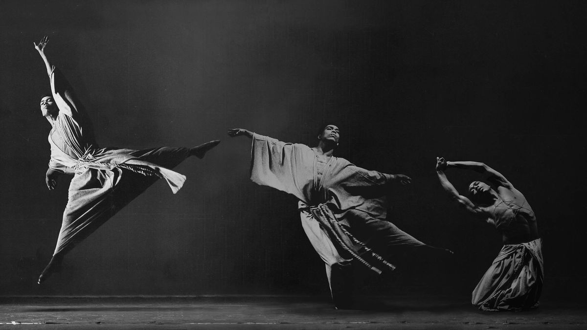 Alvin Ailey&#039;s dancers on stage