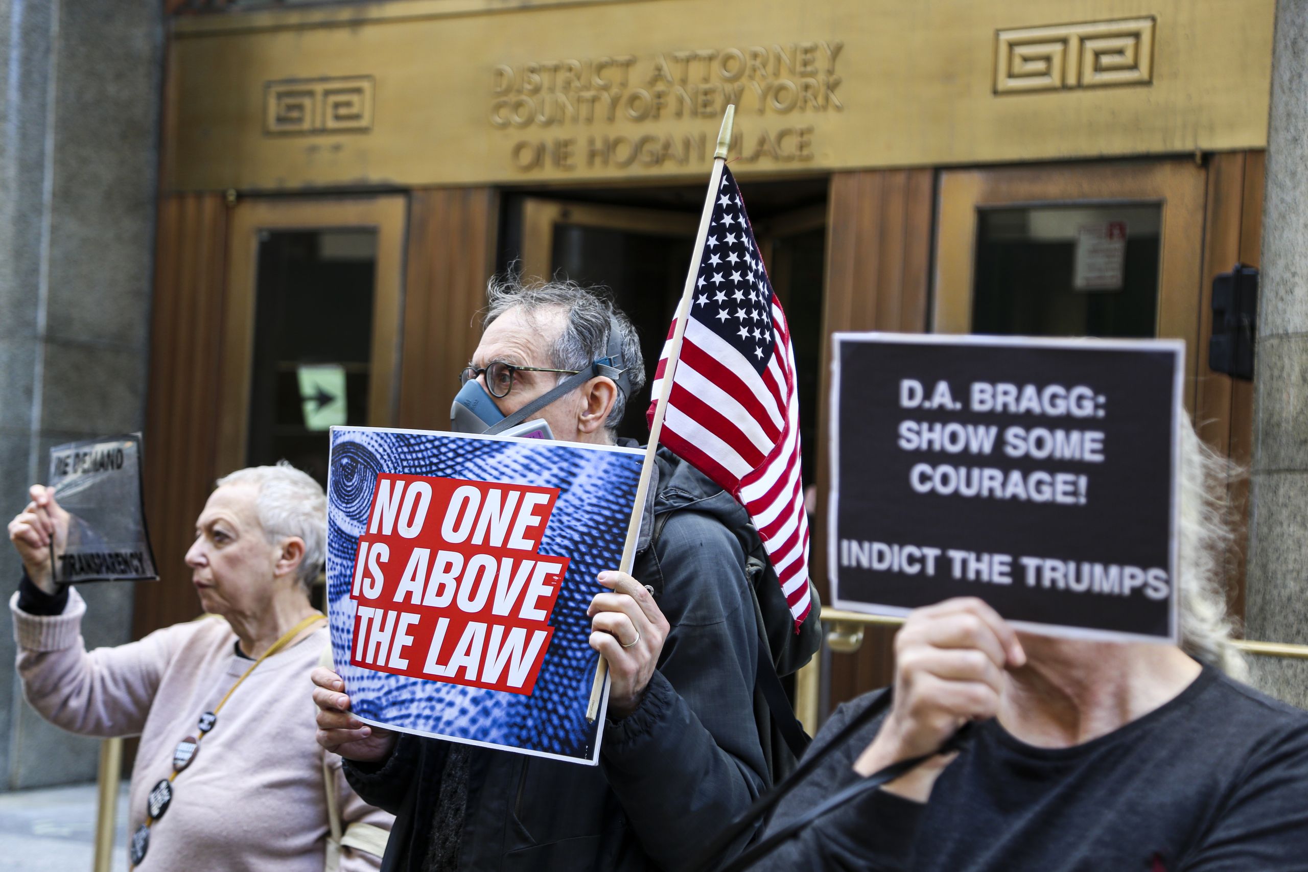 Manhattan grand jury votes to indict former President Donald Trump ...