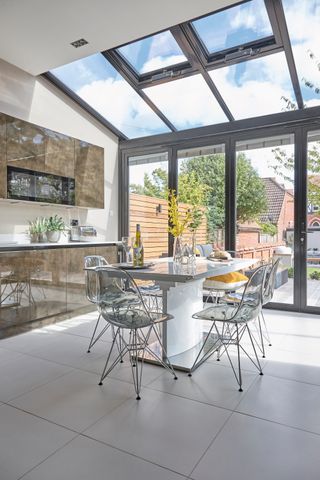 conservatory with porcelain tile flooring in kitchen