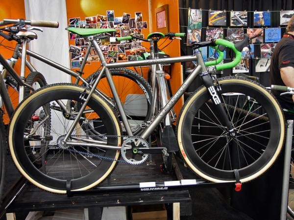 This Vertigo singlespeed 'cross bike is designed around linear-pull rim brakes with no rear cantilever hanger.