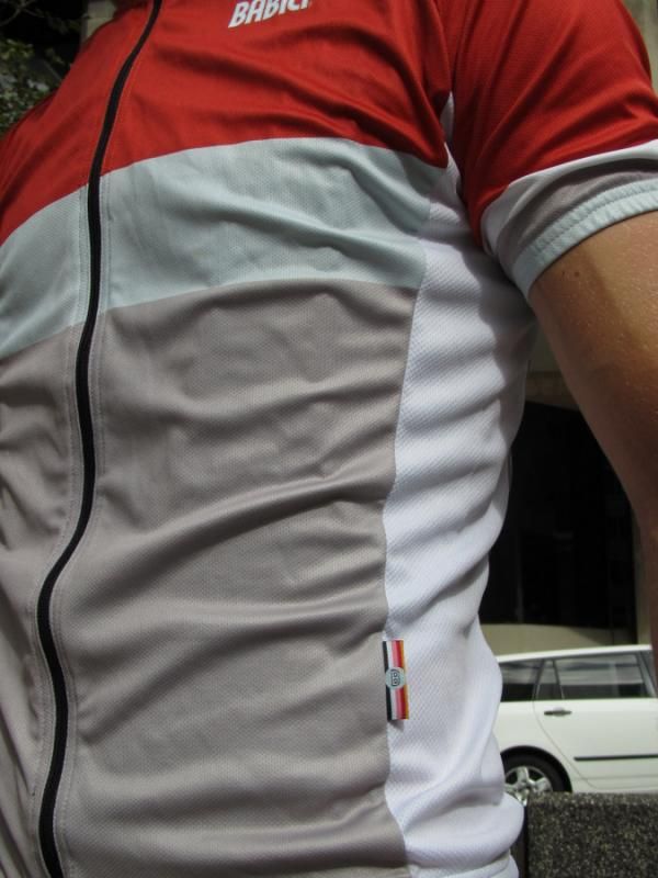 While it's not an 'aero' cut jersey, there's comfort in the fit.