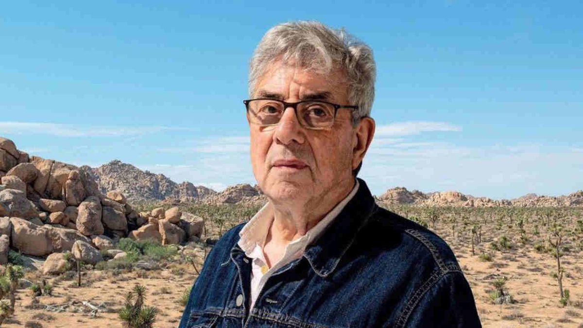 Graham Gouldman posing for a photograph in 2025