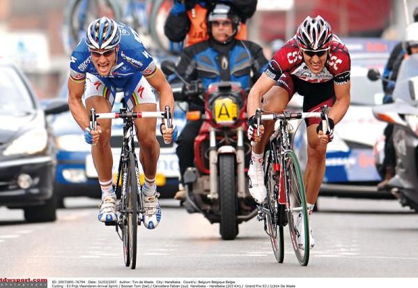 Tom Boonen gets the better of Fabian Cancellara in the 2007 edition of E3