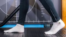 Supination vs pronation: Image shows person's feet on treadmill