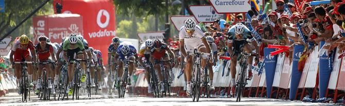 Philippe Gilbert (BMC) battles Zdenek Stybar (Omega Pharma) in the finale of stage 7