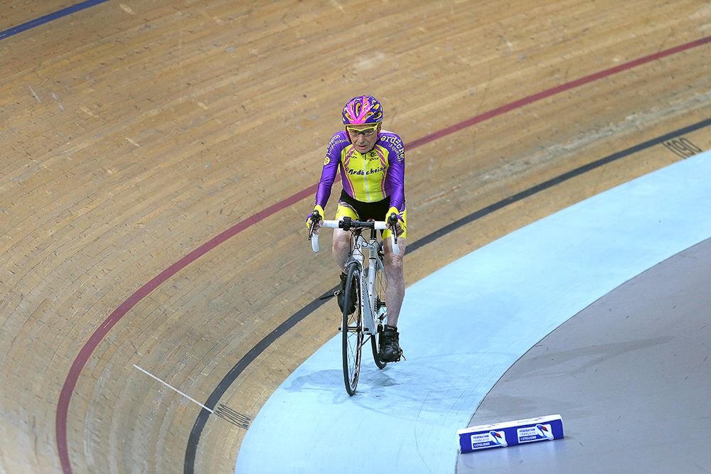 Robert Marchand during his attempt to break the 105+ world cycling hour record.