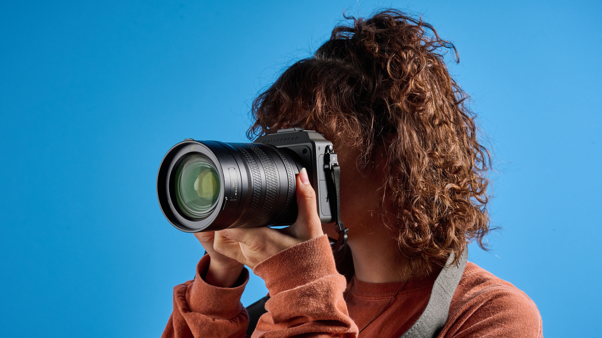 The Hasselblad X2D II 100C in hand