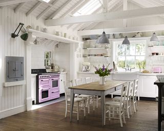 Traditional coastal kitchen by Smeg