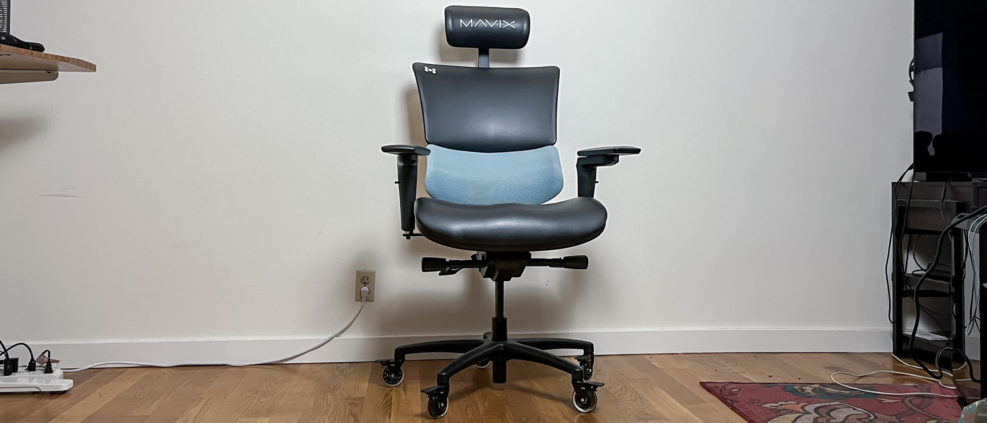 Mavix M9 gaming chair in action in front of my desk