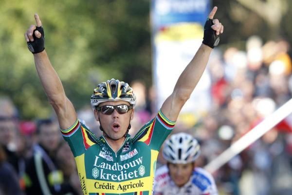 Sven Nys (Landbouwkrediet) beats Kevin Pauwels (Sunweb - Revor).