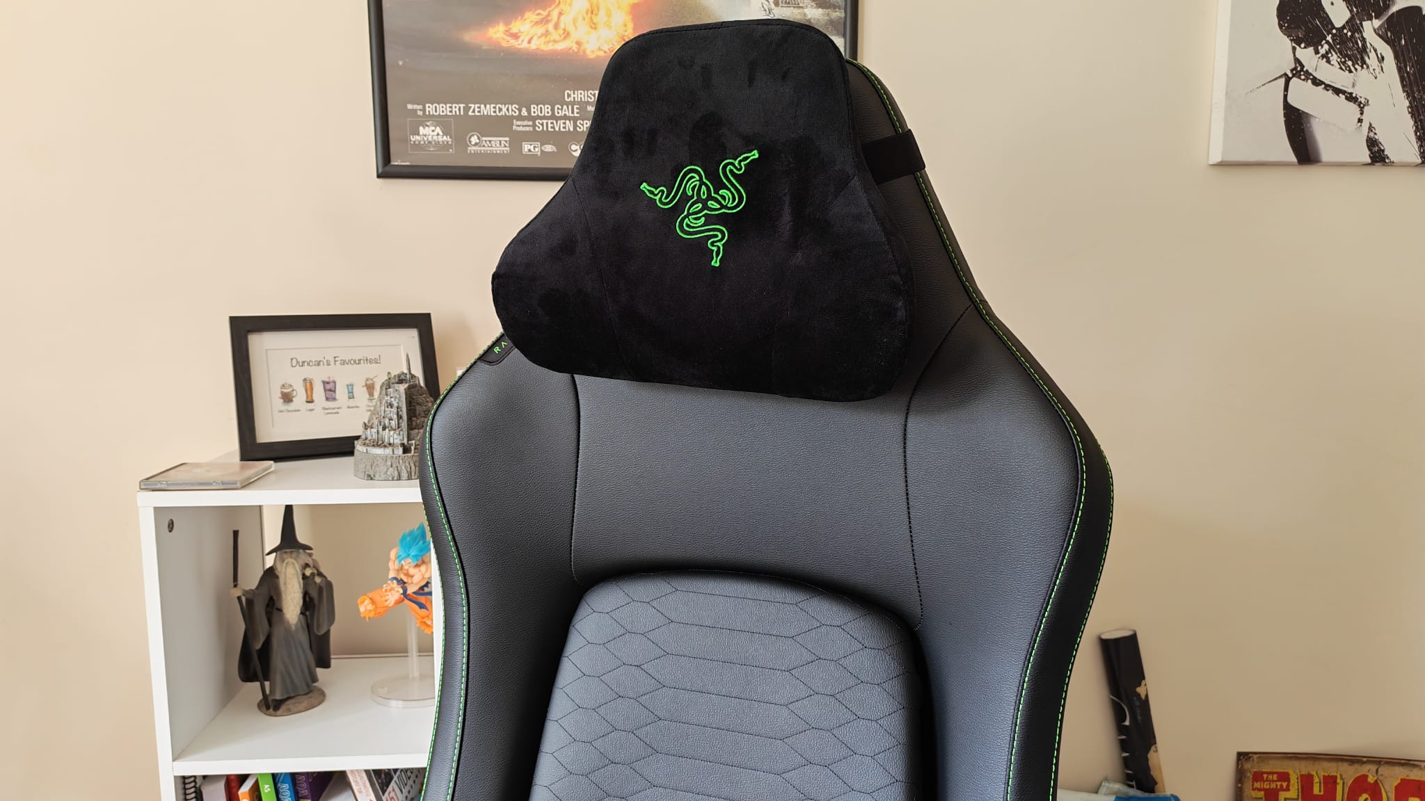The Razer Iskur V2 NewGen with its headrest attached