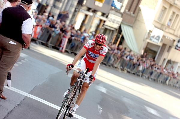Alessandro Donati (Acqua &amp; Sapone) comes across in fifth.